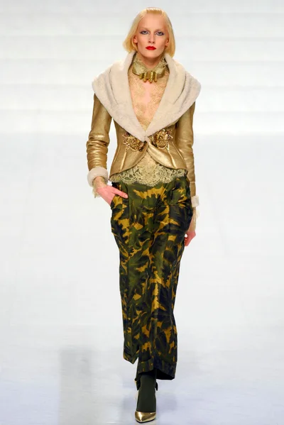 Look 30